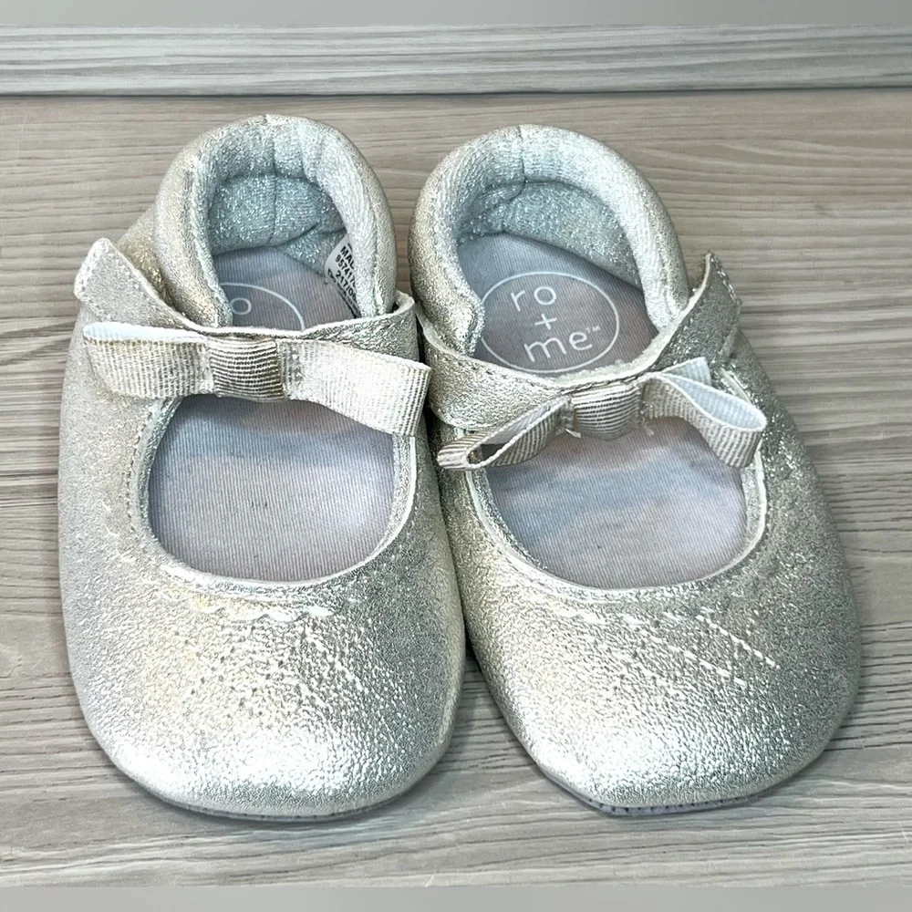Ro + Me by Robeez‎ Baby Girl Silver Glitter Mary Jane Shoes Size 6-12 Months NIB